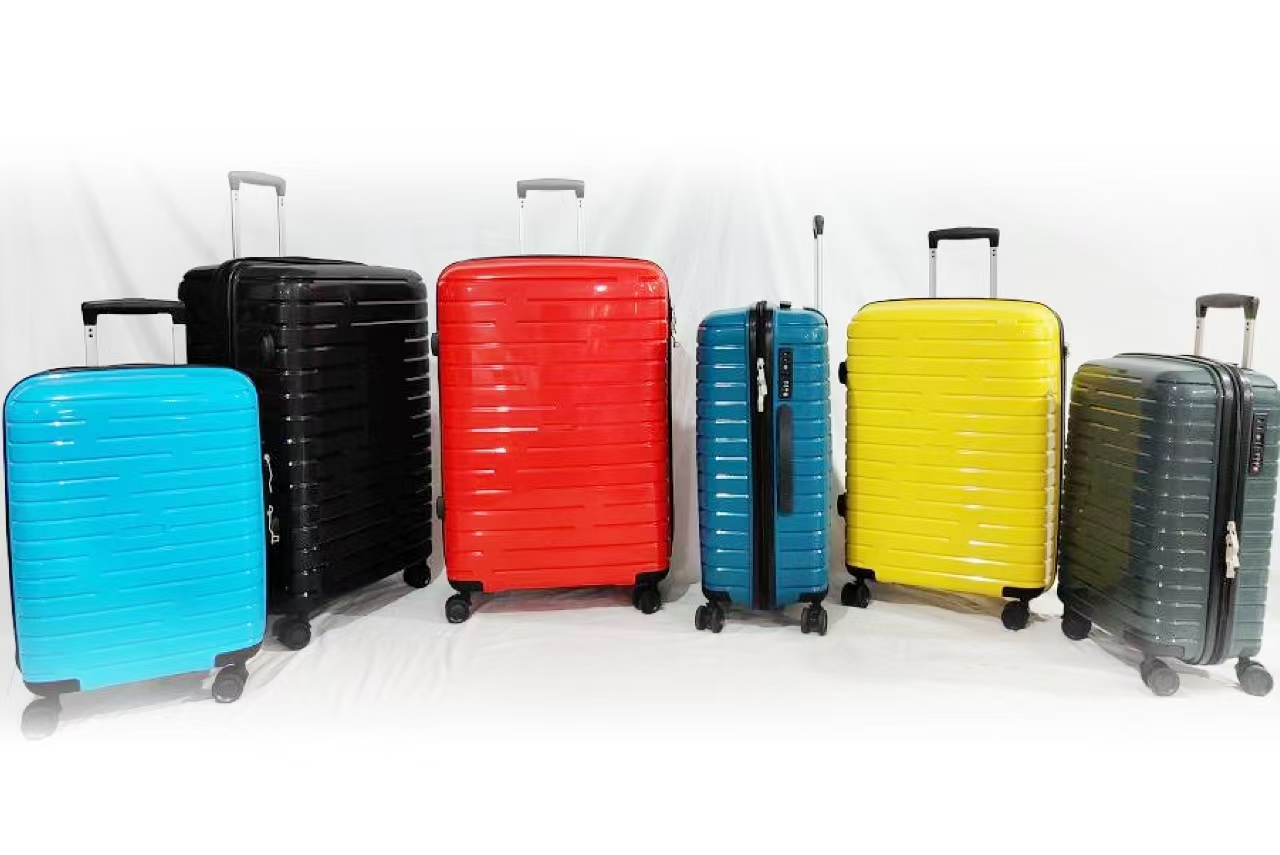 Wholesale PP material multiple colors hard-shell travel luggage sets
