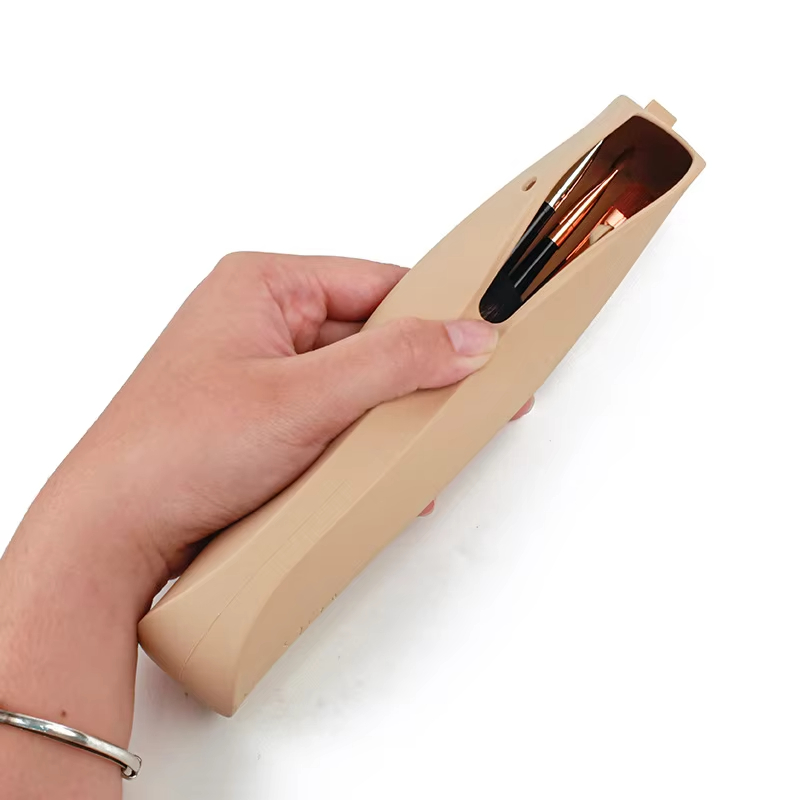 Wholesale Face Brushes Makeup Tools Organizer Pouch for Women Silicone Travel Makeup Bag