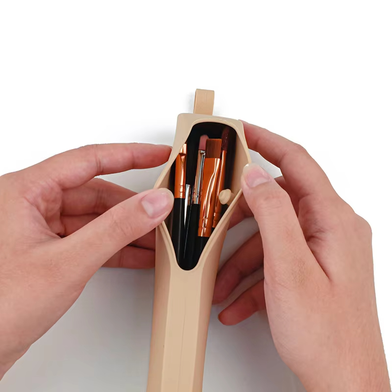 Wholesale Face Brushes Makeup Tools Organizer Pouch for Women Silicone Travel Makeup Bag